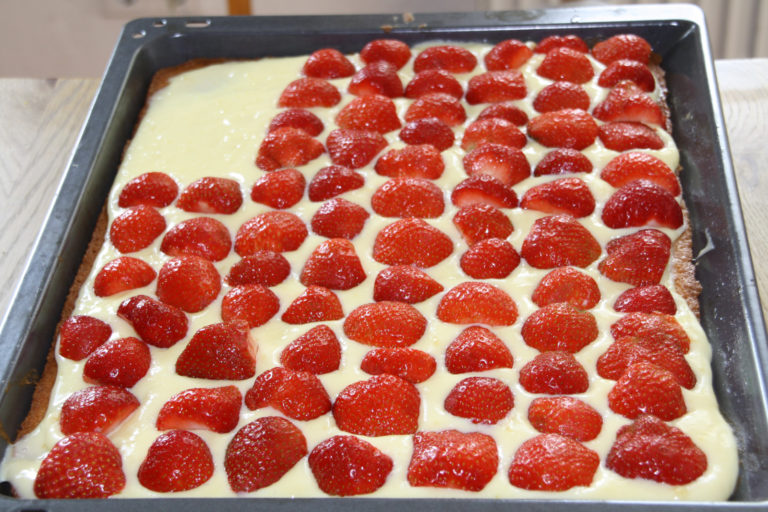 Erdbeerkuchen mit Vanille für die ganze Familie. Lecker! - limango Magazin Erdbeerkuchen mit Vanille für die ganze Familie. Lecker! - limango Magazin