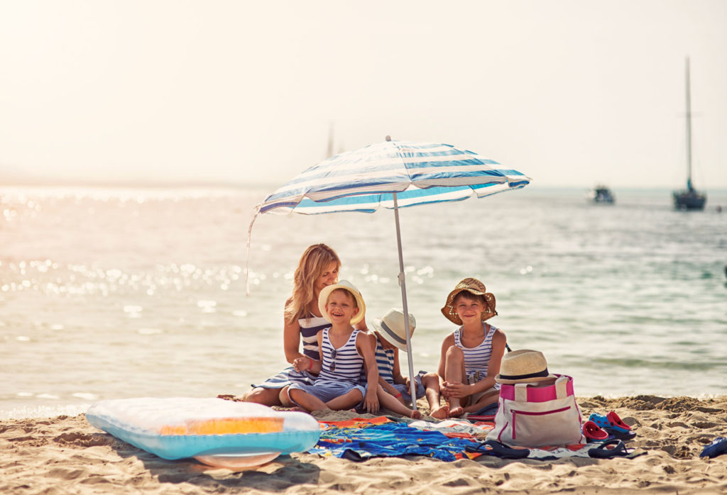 Coole Spiele für unterwegs für den Urlaub mit Kindern.