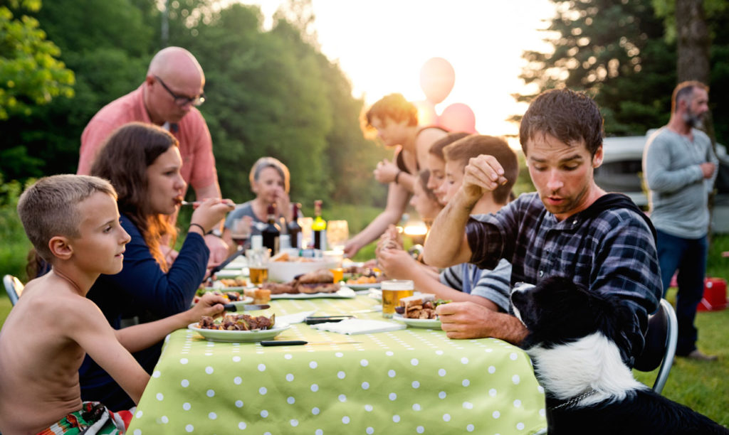 Maxim Bonus Misforstå Mama, was grillen wir heute? Mit diesen Grillideen und kinderleichten  Dekotipps machen Du und Deine Kids aus dem Grillabend eine kleine  Gartenparty - limango Magazin